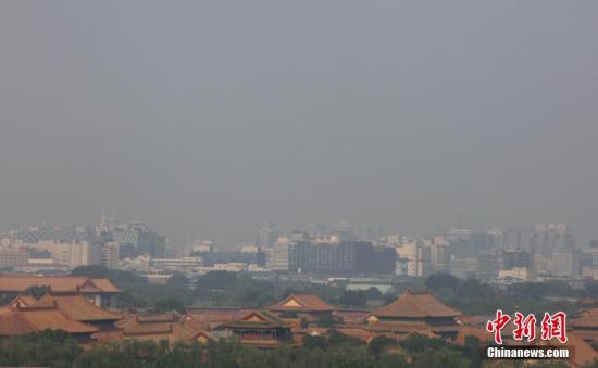 7月13日，高溫、高濕度空氣籠罩下的北京城區依舊處在高溫黃色預警中，當日預報最高氣溫為36℃。 <a target='_blank' href='http://www.chinanews.com/' _fcksavedurl='http://www.chinanews.com/'></table>中新社</a>記者 楊可佳 攝